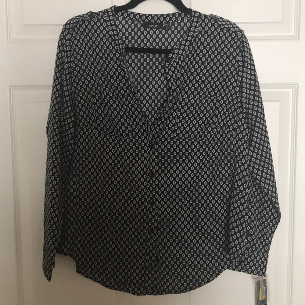 🦖 4/$15 NWT button down blouse